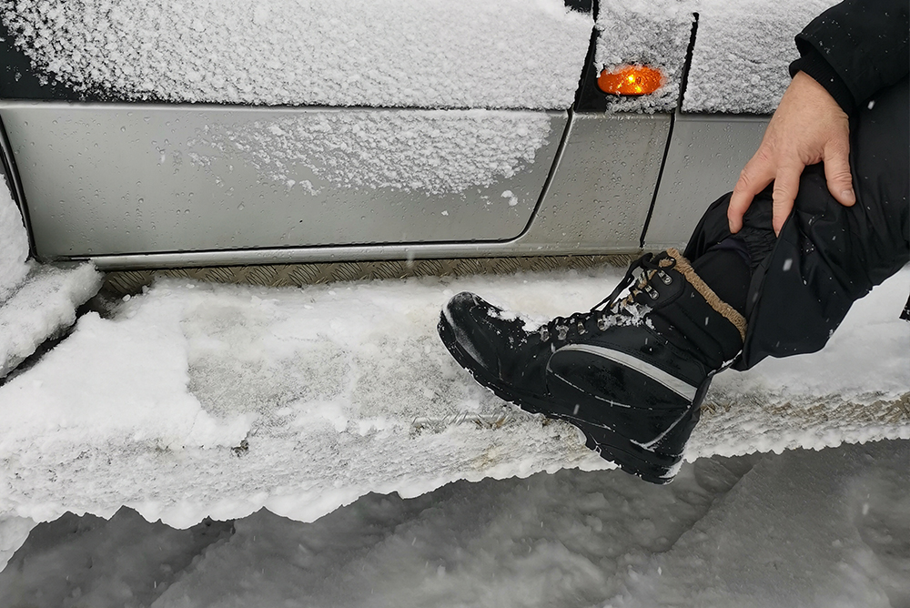 Rock Fall Safety Boots certified to -40°C prepares UK after Icelandic triple storm weather warning expected with up to 80mph gales, torrential rain and hill snow